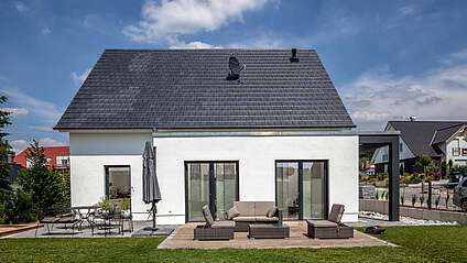 Haus Erdmann – frontale Gartenansicht