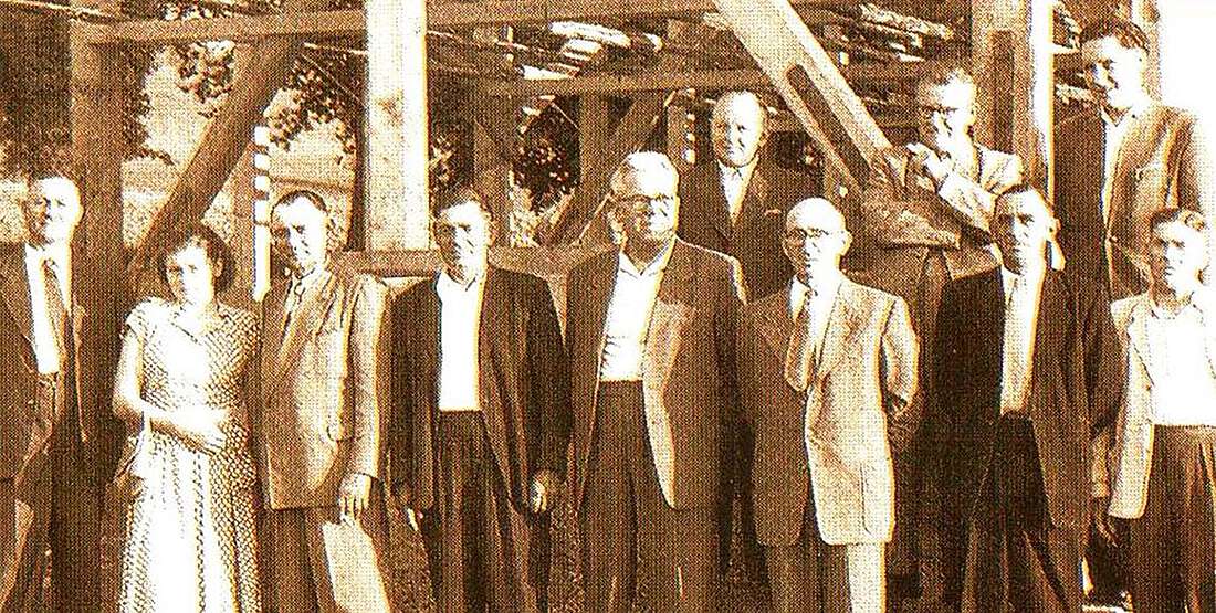 historisches Gruppenfoto mit Heinz Reinhard