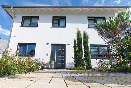 Haus Eichterbach Außenansicht Eingangsbereich