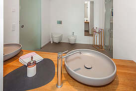 Haus Hildebrand Innenansicht Badezimmer mit Waschbecken