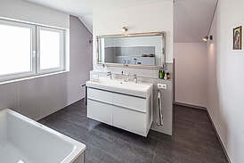 Haus Daume Innenansicht Badezimmer mit Waschbecken